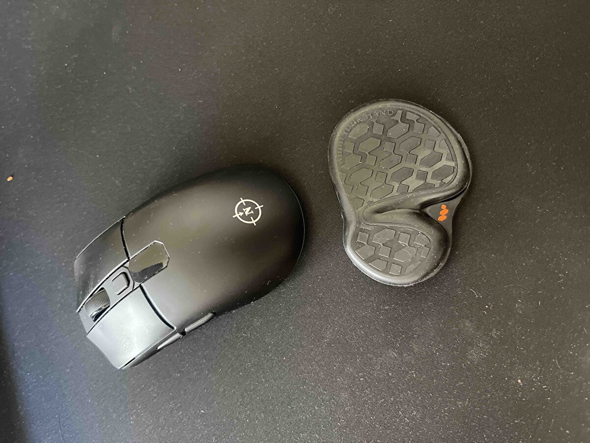 Müşteri fotoğrafı: mouse yanında WUUB